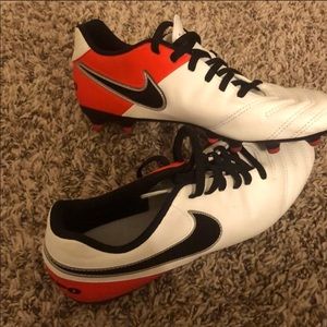 Nike Women’s Cleats Size 9